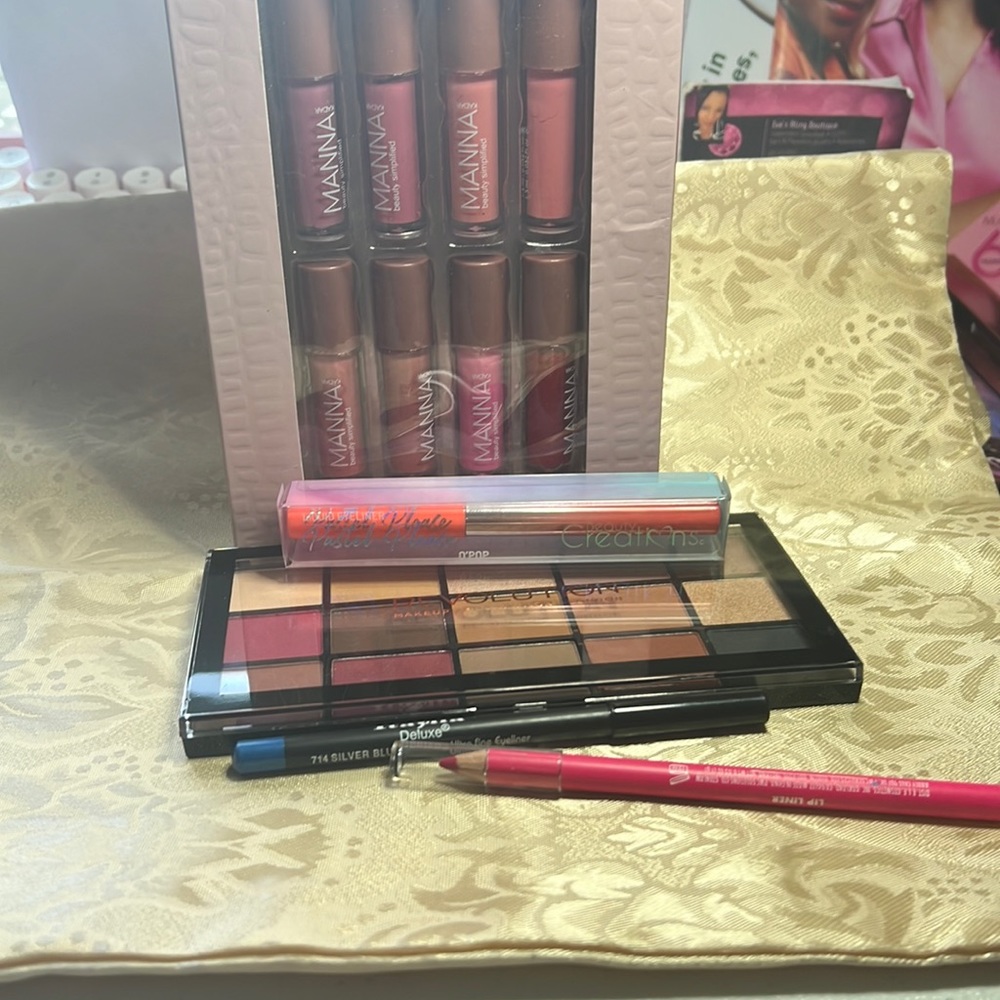 BNIB MANNAKADAR LIP LIBRARY 8 pc Revolution palette 2 eyeliner. lip liner